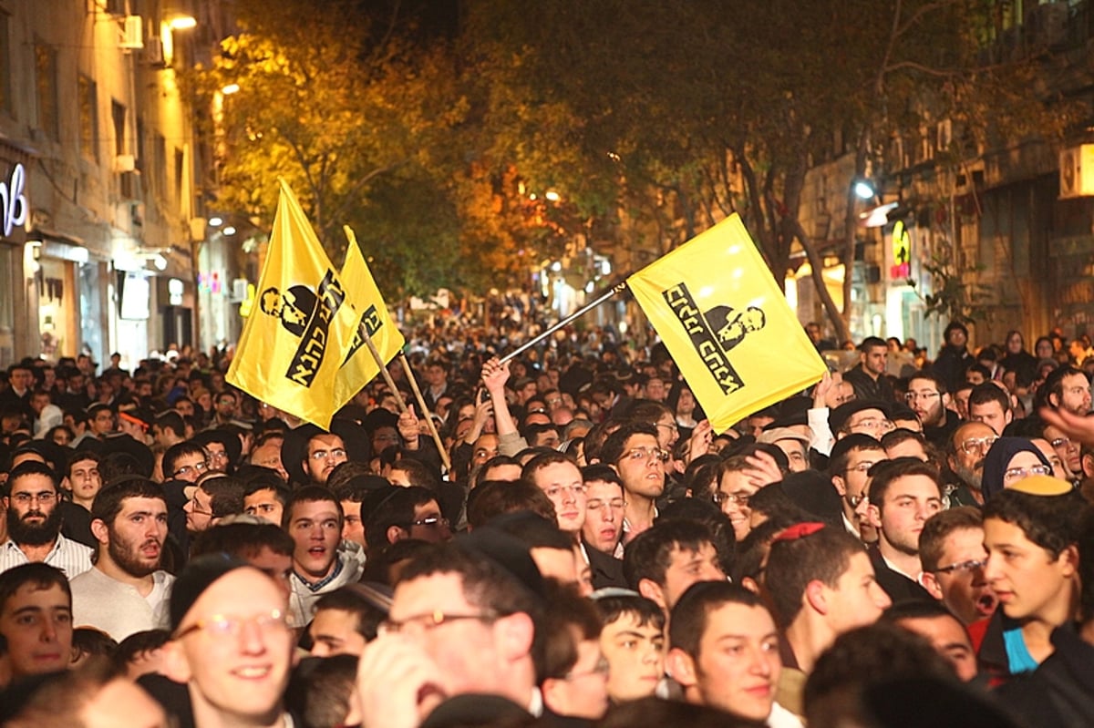 מאחורי הקלעים בכיכר ציון: גלריית ענק