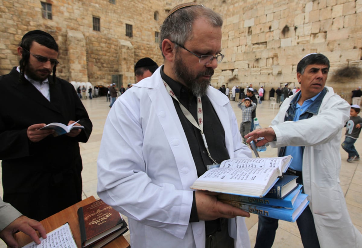 "אבא, פתח את ליבם של ליצמן וגפני שתהא פרנסה"