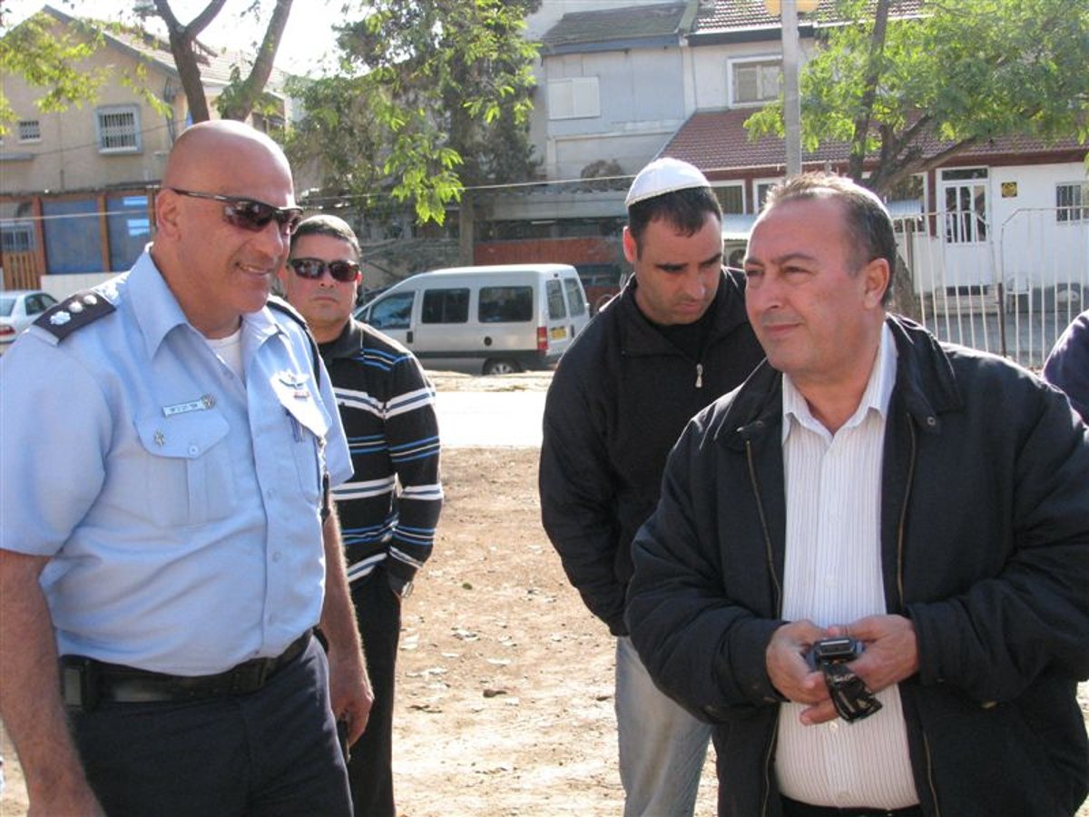 בדמעות: אלפים ליוו את הגר"י מאיר לבית החיים
