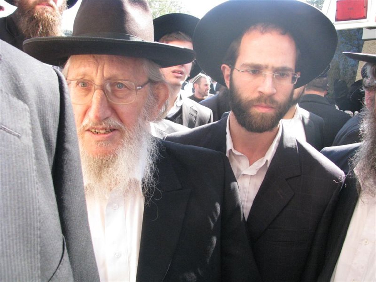 בדמעות: אלפים ליוו את הגר"י מאיר לבית החיים