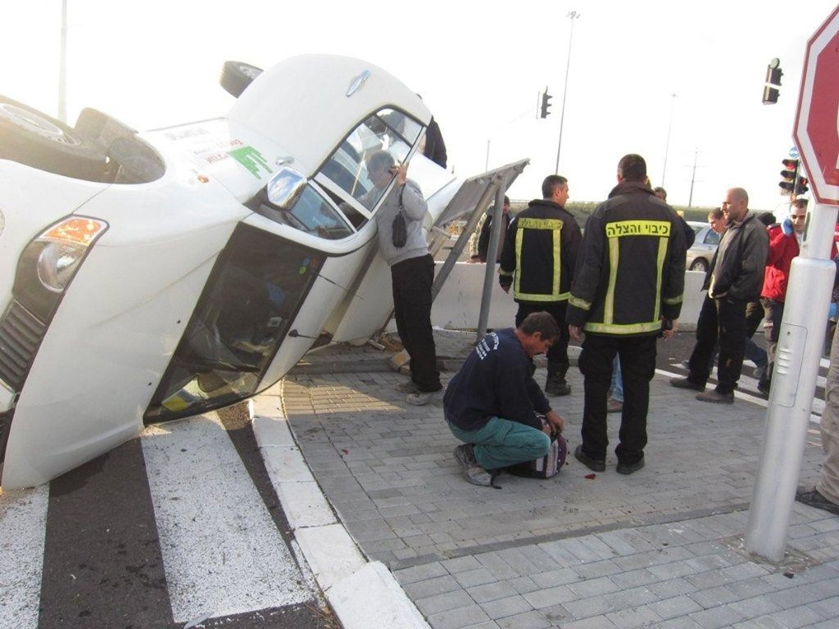 ילדים חרדים נפגעו קל בהתהפכות רכב