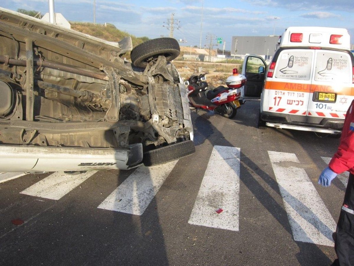 ילדים חרדים נפגעו קל בהתהפכות רכב