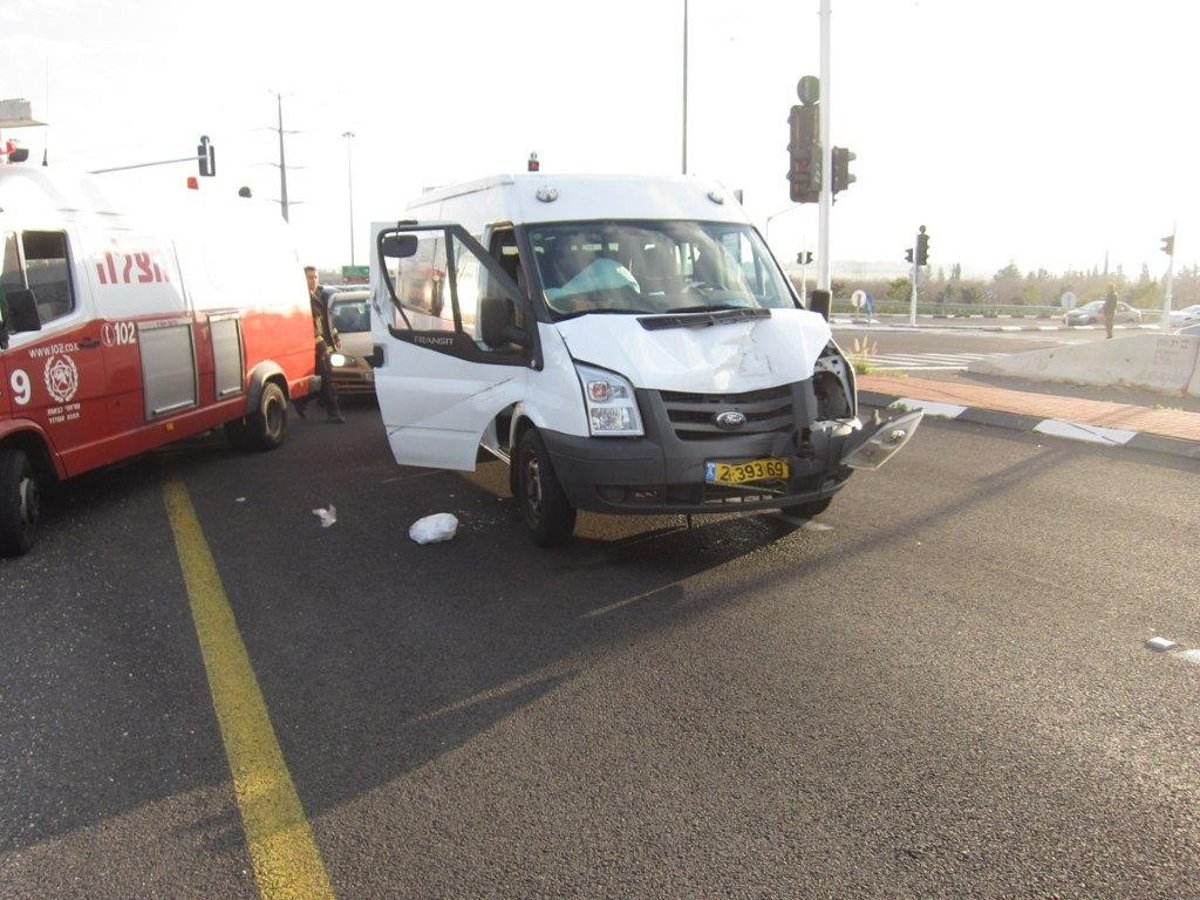 ילדים חרדים נפגעו קל בהתהפכות רכב