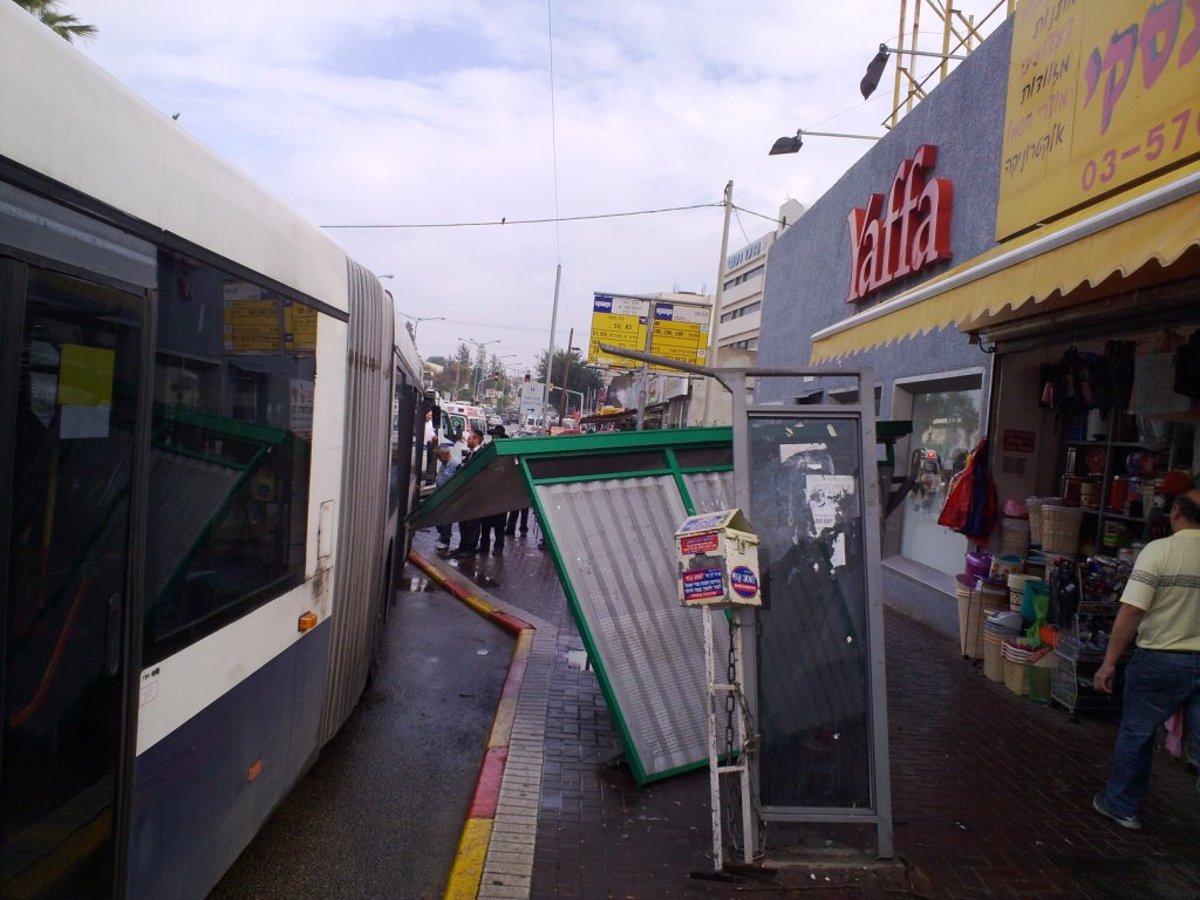 בני-ברק: שני קשישים נפגעו בתאונת אוטובוס