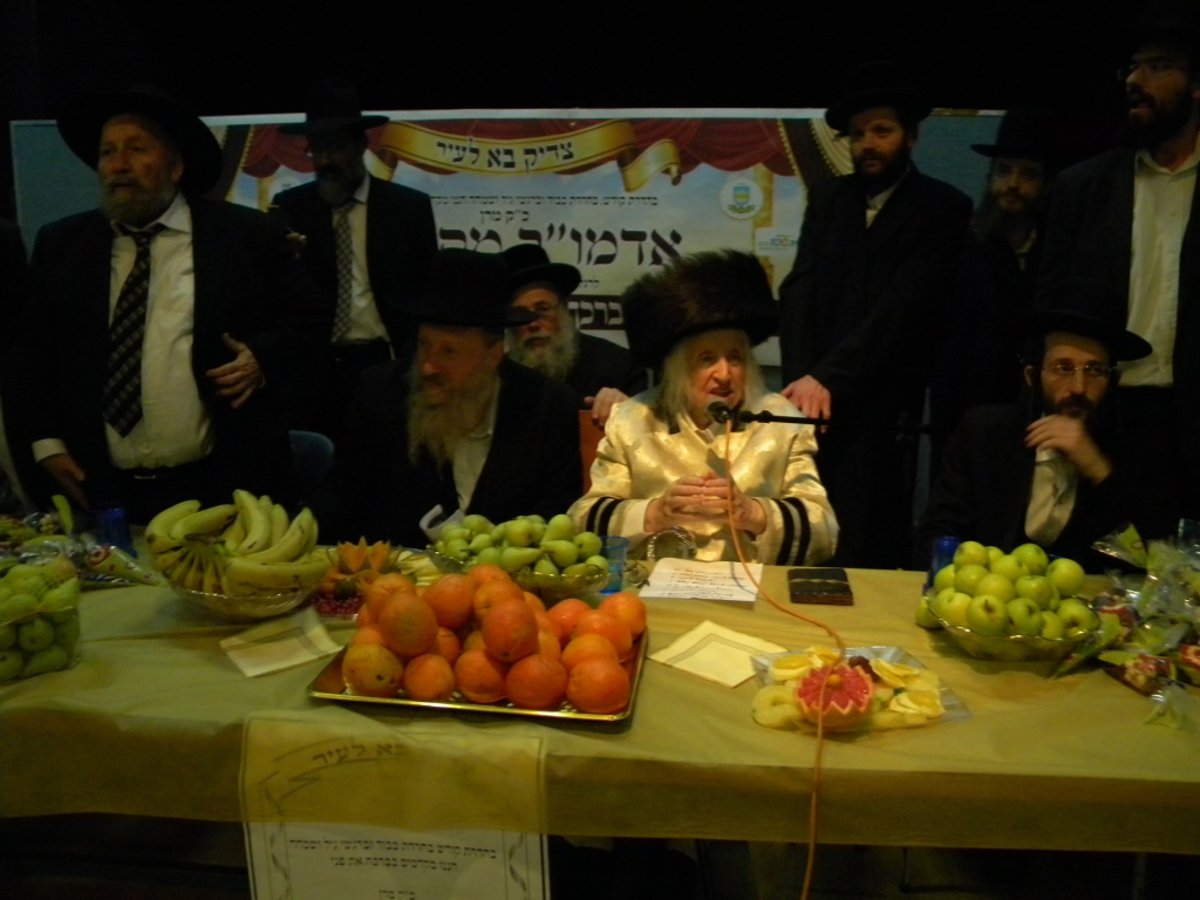 פירותיך מתוקים: האדמו"ר מקאליב בט"ו בשבט