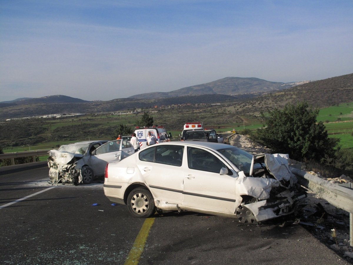 תמונות אסון: הרוג בתאונה בצפון, קצין משטרה נפצע