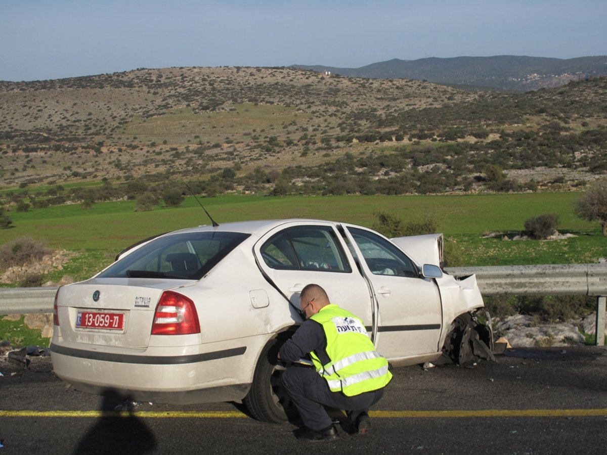 תמונות אסון: הרוג בתאונה בצפון, קצין משטרה נפצע