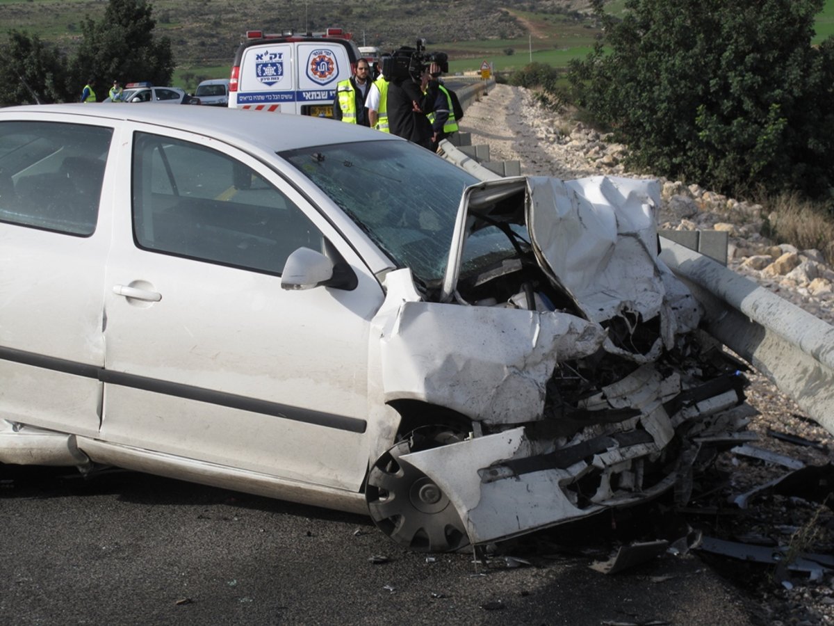 תמונות אסון: הרוג בתאונה בצפון, קצין משטרה נפצע