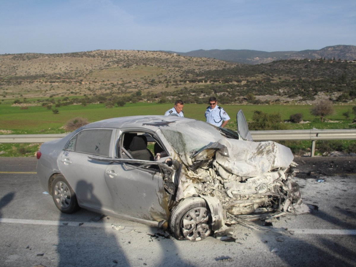 תמונות אסון: הרוג בתאונה בצפון, קצין משטרה נפצע