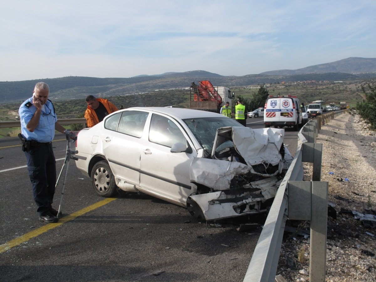 תמונות אסון: הרוג בתאונה בצפון, קצין משטרה נפצע