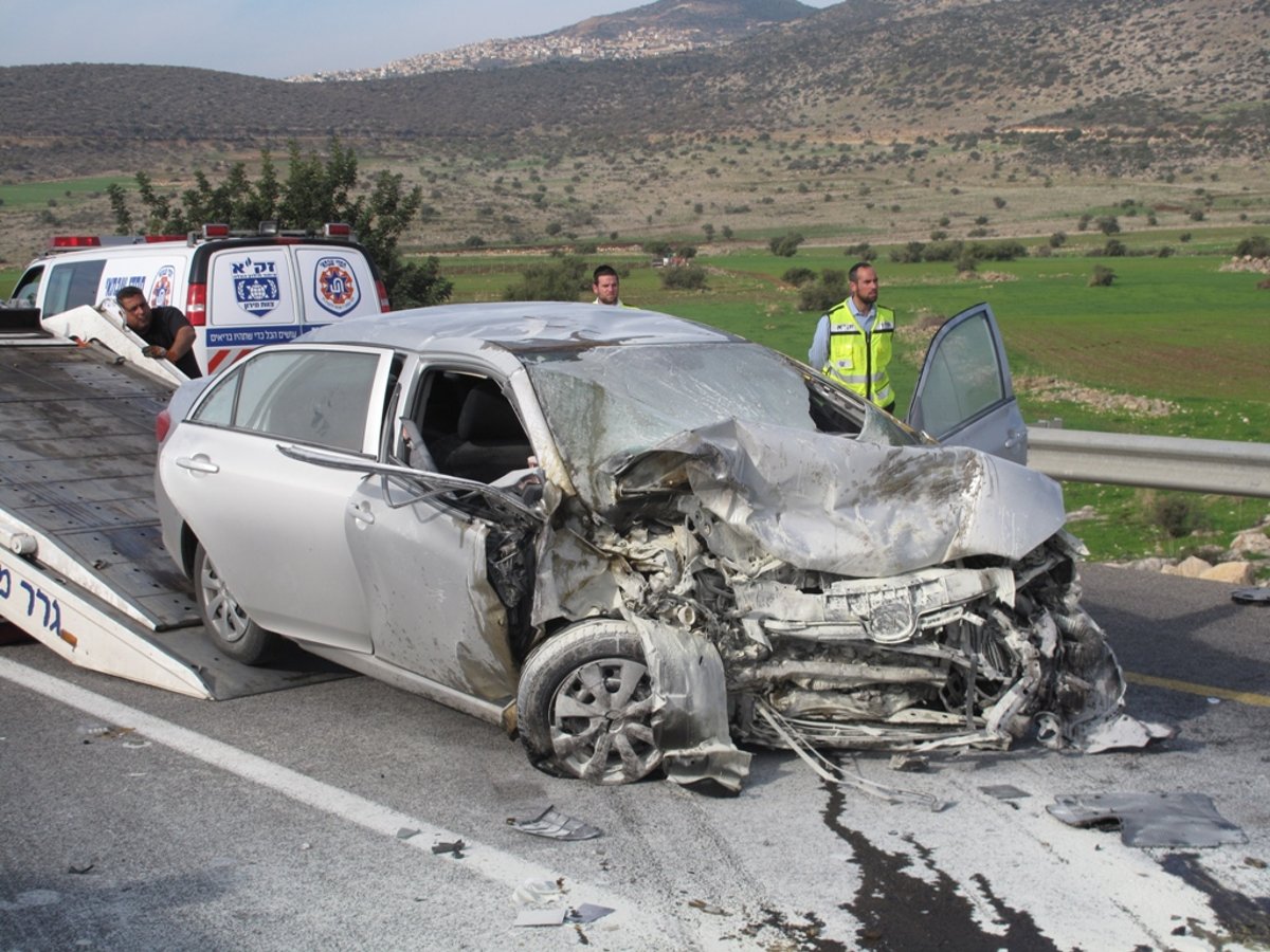 תמונות אסון: הרוג בתאונה בצפון, קצין משטרה נפצע