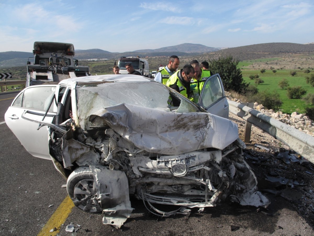 תמונות אסון: הרוג בתאונה בצפון, קצין משטרה נפצע