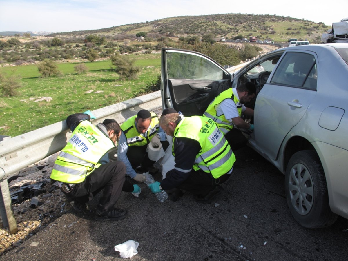 תמונות אסון: הרוג בתאונה בצפון, קצין משטרה נפצע