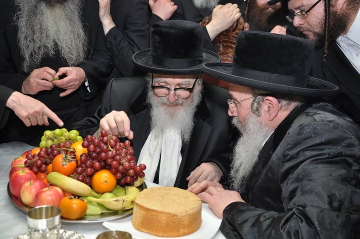 רגע לפני השיבה לארה"ב: האדמו"ר מסקווירא נפרד מהאדמו"רים