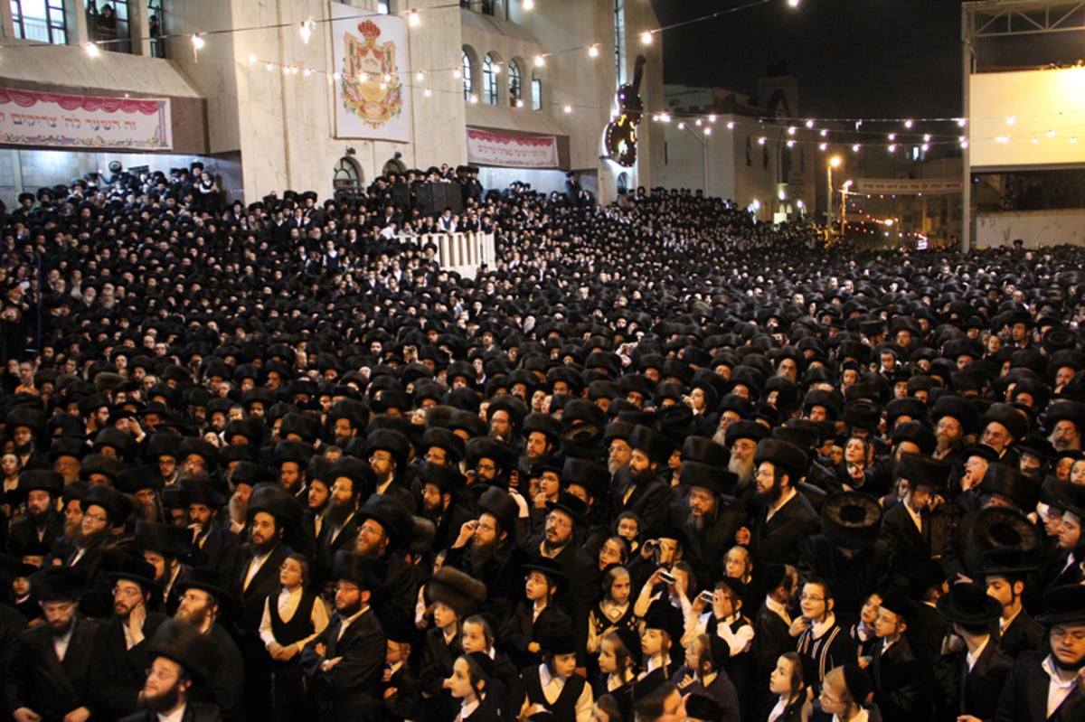 לעיני רבבות חסידים: כ"ק האדמו"ר מויז´ניץ בחופה