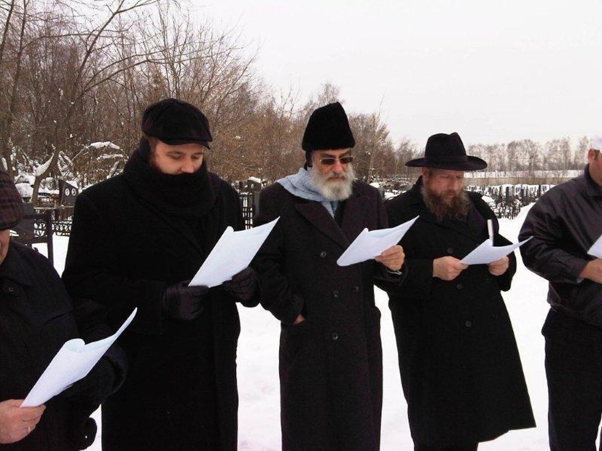 במעמד מרגש הוקדשה חלקה נוספת לקבורה במוסקבה