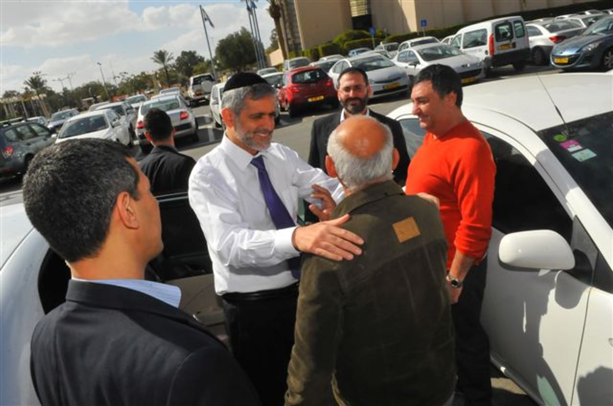 תמונות: השר ישי מבקר בבאר-שבע