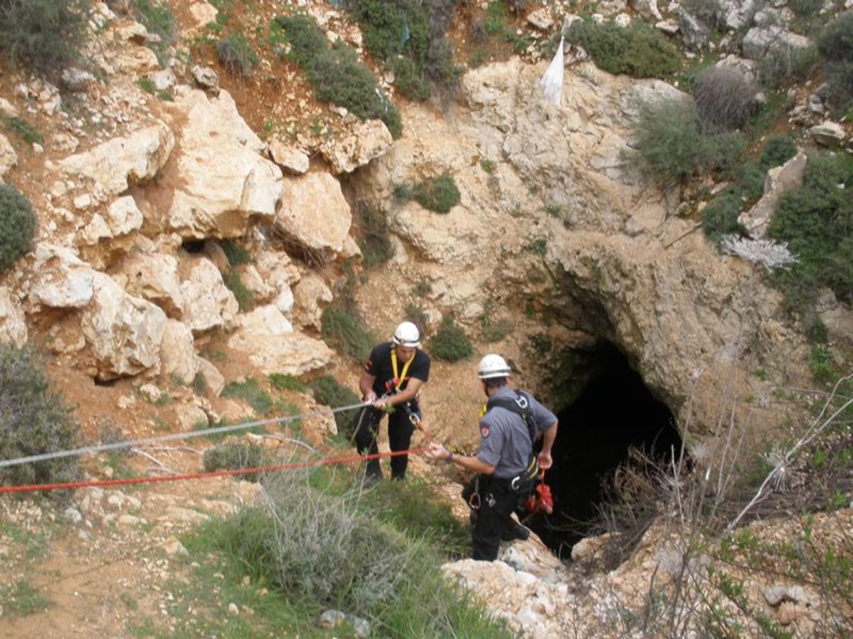 נער בן 15 נפל לבור בעומק 30 מטרים. צפו בתמנות החילוץ