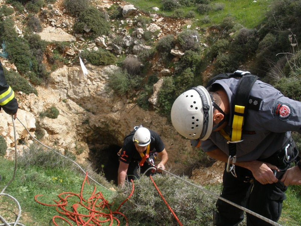 נער בן 15 נפל לבור בעומק 30 מטרים. צפו בתמנות החילוץ