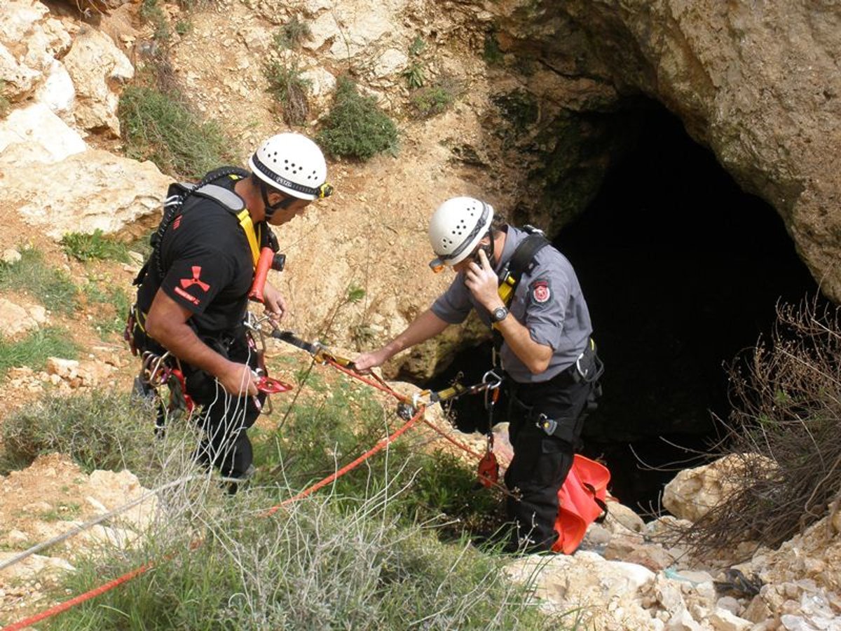 נער בן 15 נפל לבור בעומק 30 מטרים. צפו בתמנות החילוץ