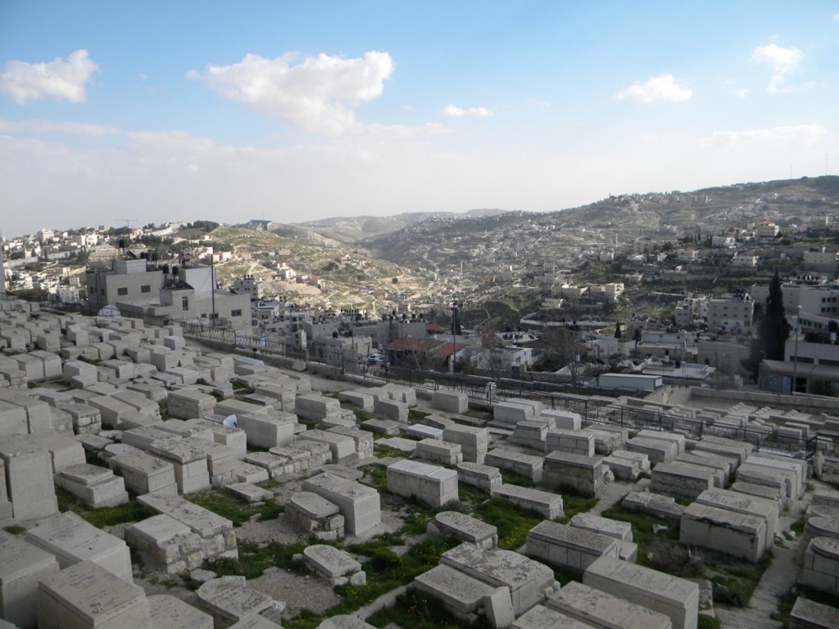 אלפי חסידי גור על ציון ה"בית ישראל"