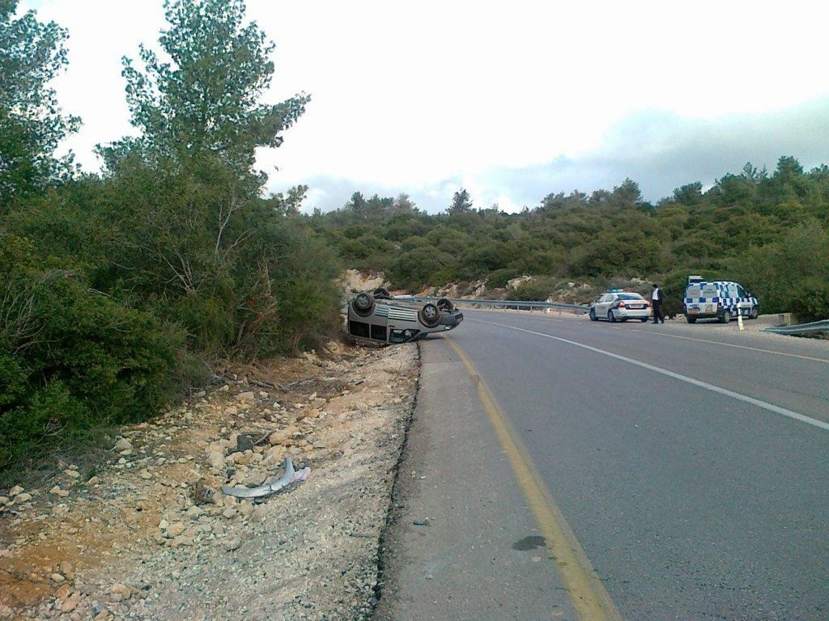 שליחי "קופת העיר" התהפכו עם רכבם; בנס אין נפגעים