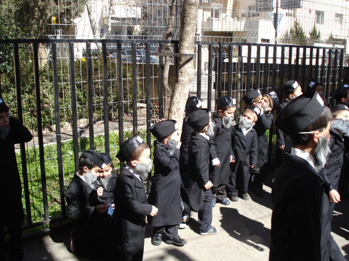 צפו: תלמידים התחפשו לראשי-ישיבות