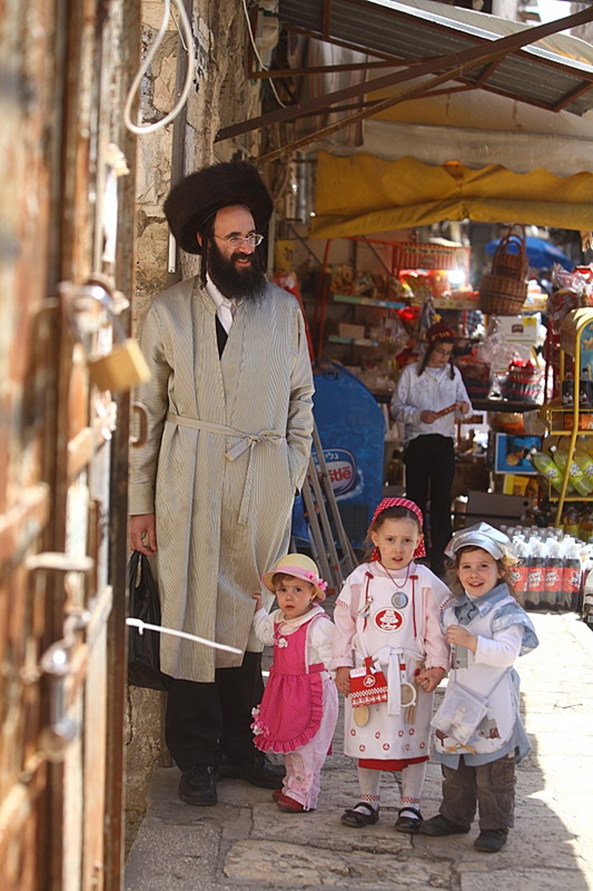 כיכר היום: תחפושת או מציאות?