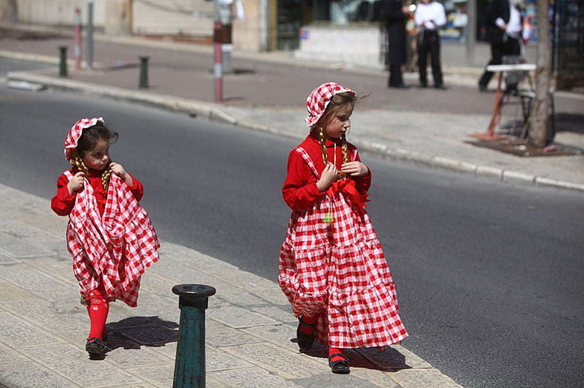 שמחה ללא הפסקה: ירושלים חוגגת פורים > תיעוד מרהיב