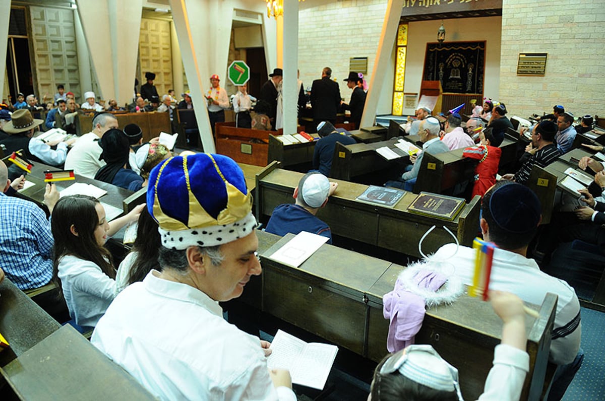 צפו בגלריה: קריאת המגילה בסביון