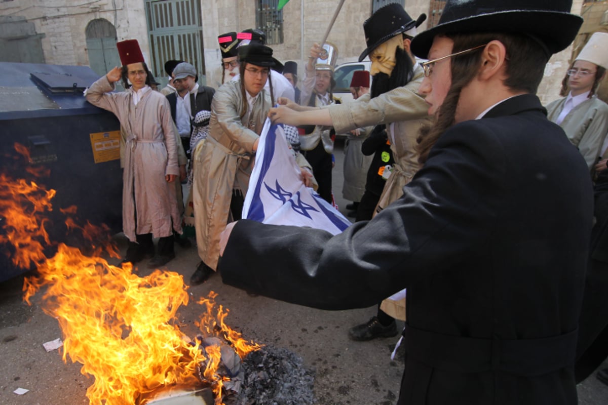 נטורי קרתא הציתו דגלי ישראל בפורים; המשטרה: "נעשה דין"