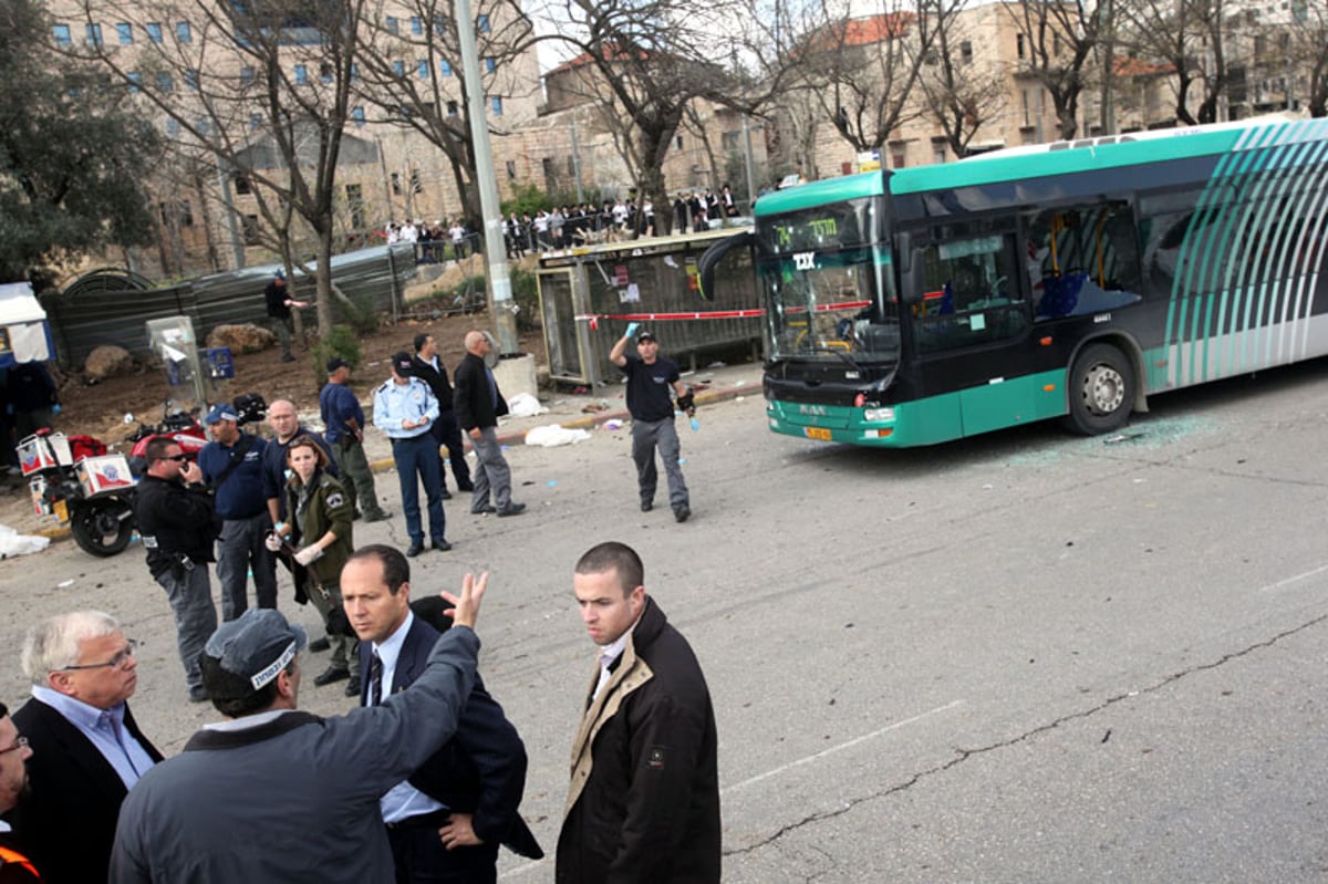 פיגוע סמוך לתחנה בירושלים; אישה נהרגה, עשרות נפגעים