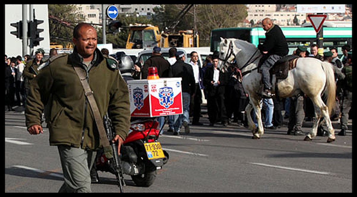 פיגוע סמוך לתחנה בירושלים; אישה נהרגה, עשרות נפגעים