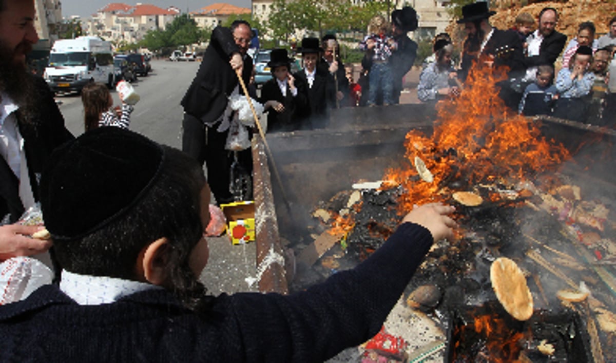 השר לשרותי דת, יעקב מרגי: "שריפת חמץ בפלסטיק - מסוכנת"