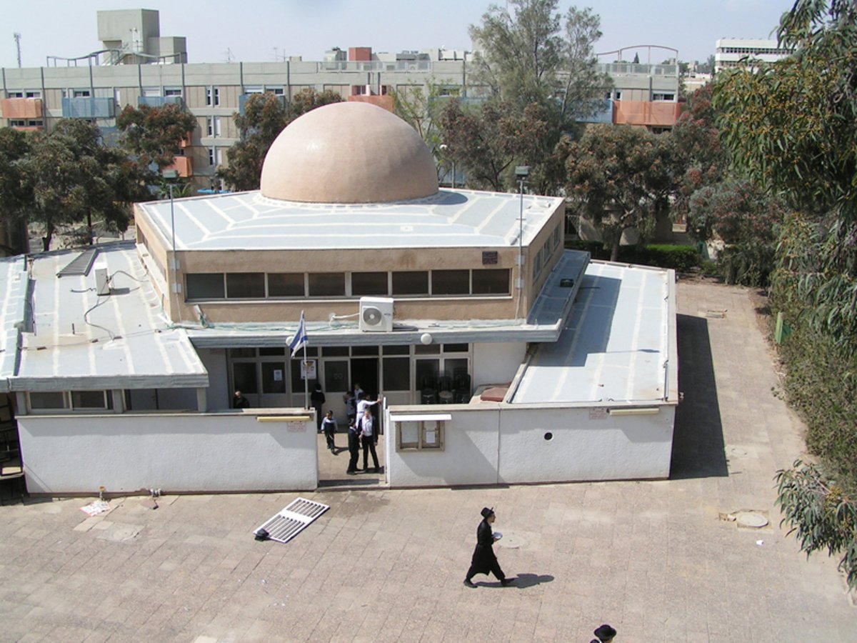 המאבק בערד לשיא חדש: נקטעה אצבע של מתפלל