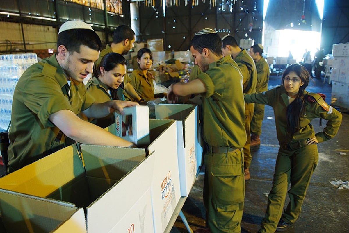 כוכבי הטלוויזיה ארזו עם הרב גרוסמן