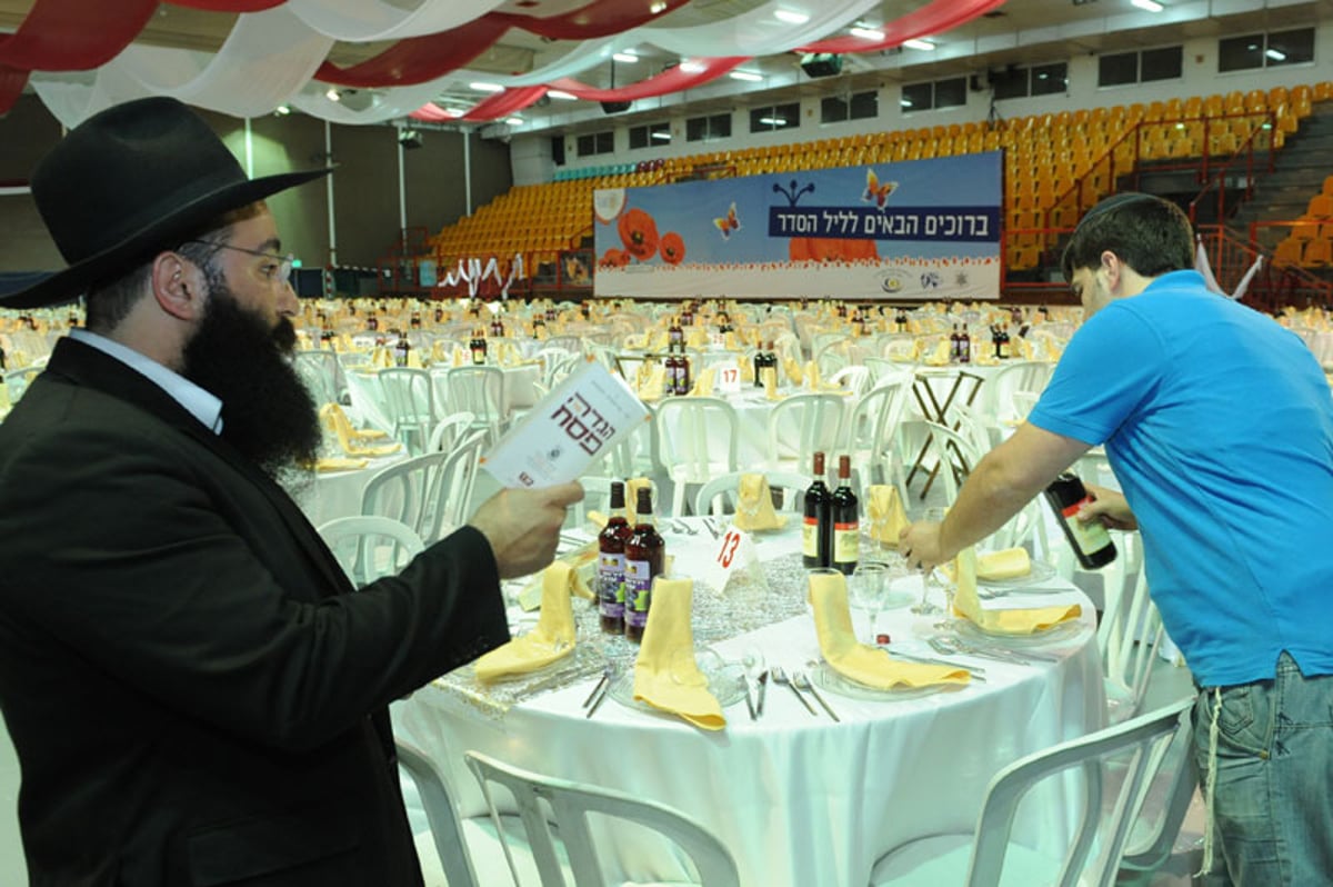 סדר עולמי: מאות אלפי יהודים הסבו בבתי-חב"ד ברחבי תבל