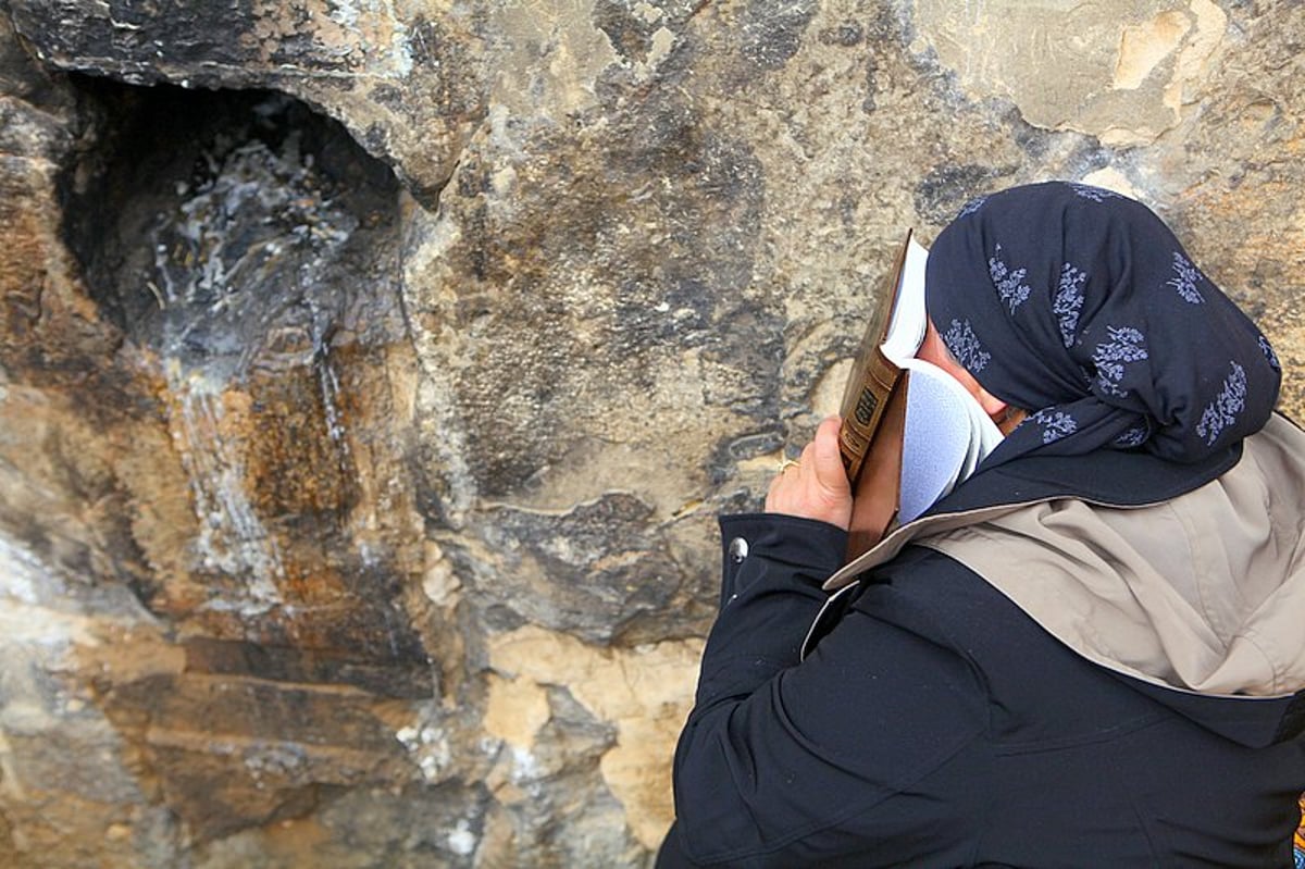 גלויה מרהיבה מחברון: רבבות מתפללים וחוגגים בעיר האבות