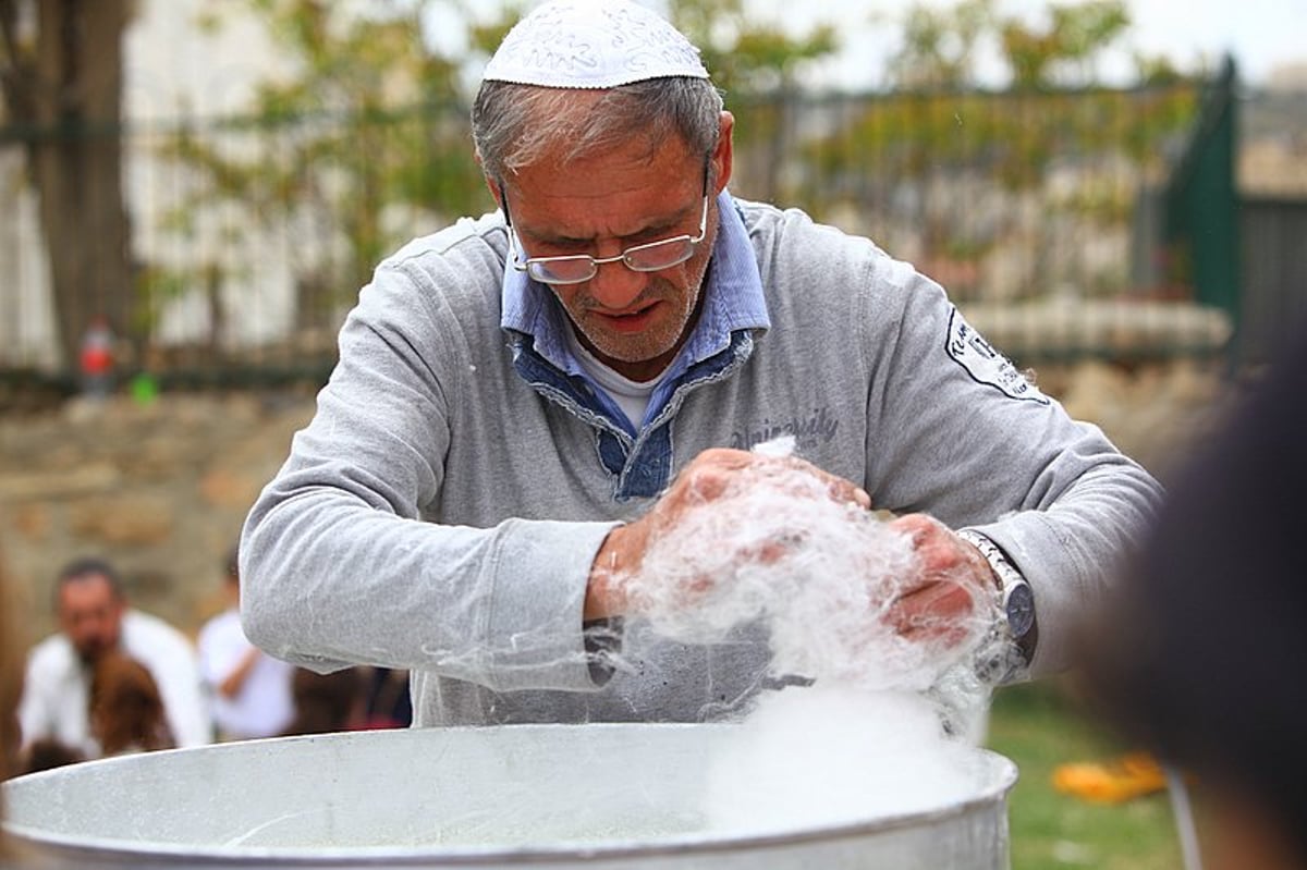 גלויה מרהיבה מחברון: רבבות מתפללים וחוגגים בעיר האבות