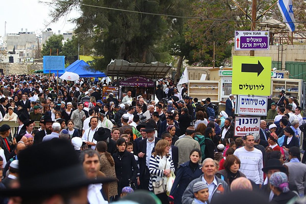 גלויה מרהיבה מחברון: רבבות מתפללים וחוגגים בעיר האבות