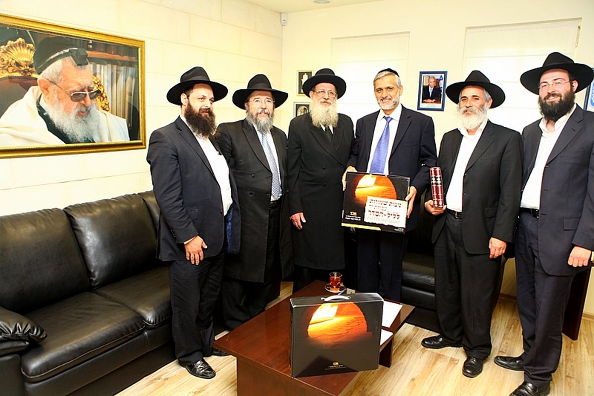 תיעוד: ראשי המדינה קיבלו מצות שמורות