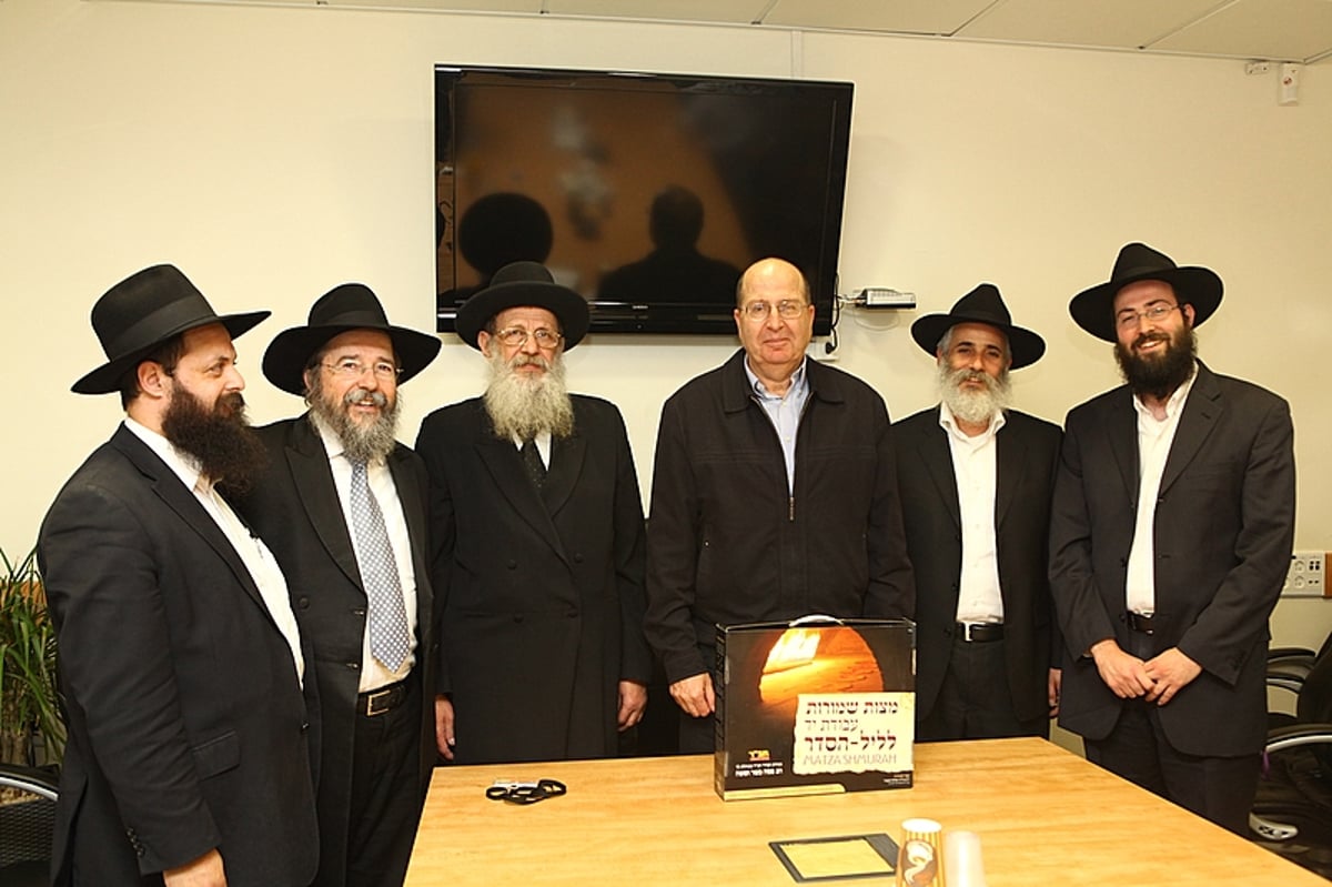 תיעוד: ראשי המדינה קיבלו מצות שמורות
