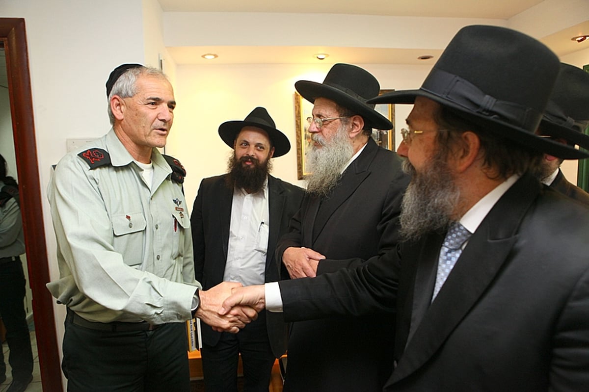 תיעוד: ראשי המדינה קיבלו מצות שמורות