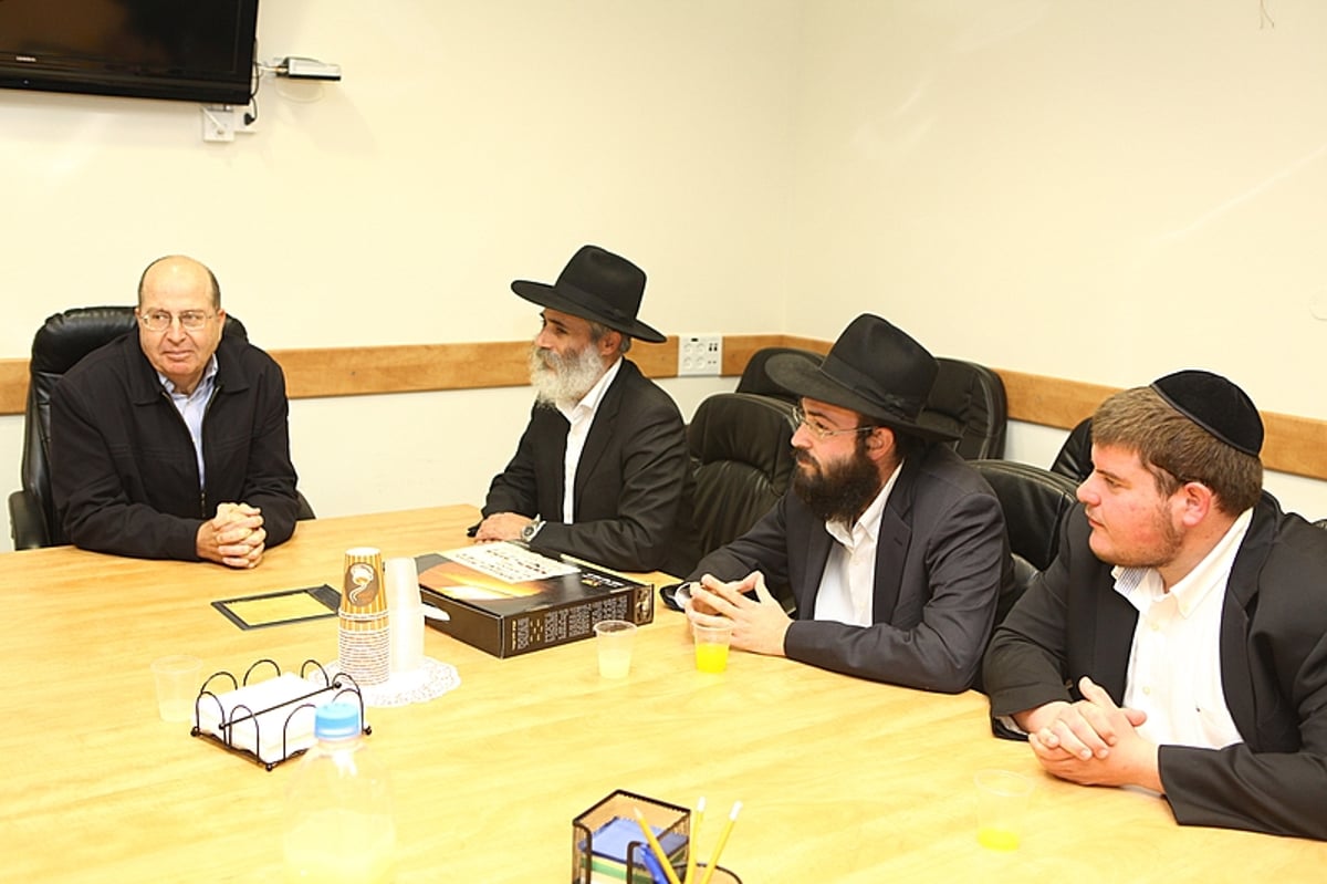 תיעוד: ראשי המדינה קיבלו מצות שמורות