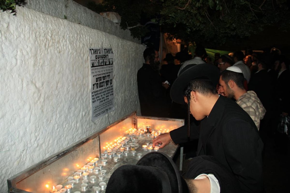 בלב "כיף אל חארס": תפילת רבים על קברו של יהושע בן-נון