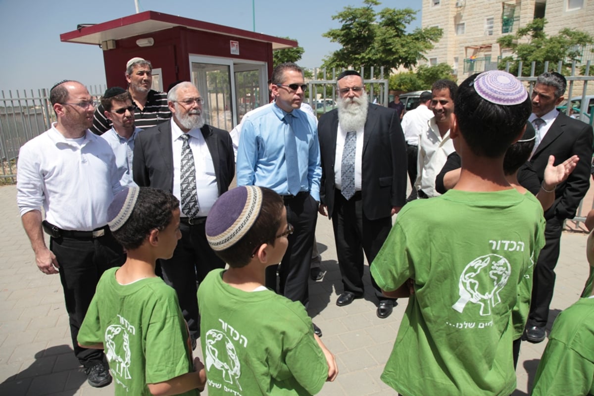 השר ארדן: "אשלח את כל הערים לאלעד ללמוד איך מנהלים עיר נקייה"