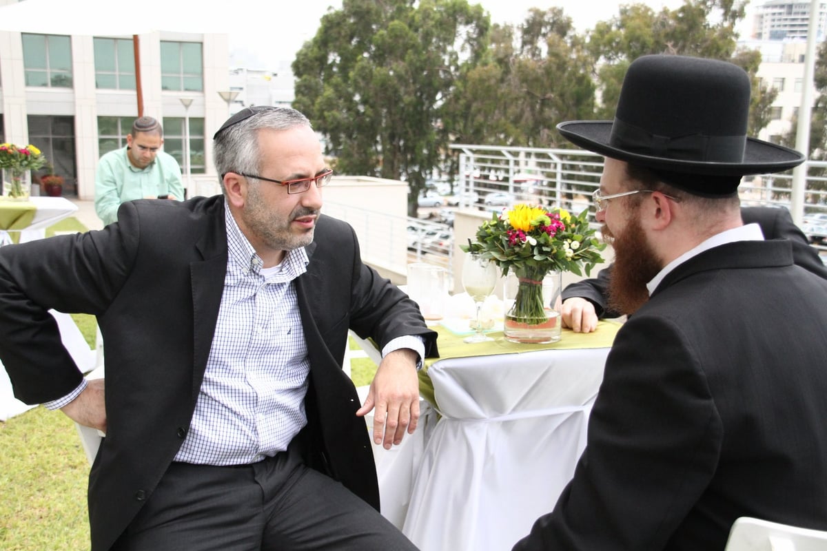 ארץ זבת חלב: "שטראוס מהדרין" מתרחב