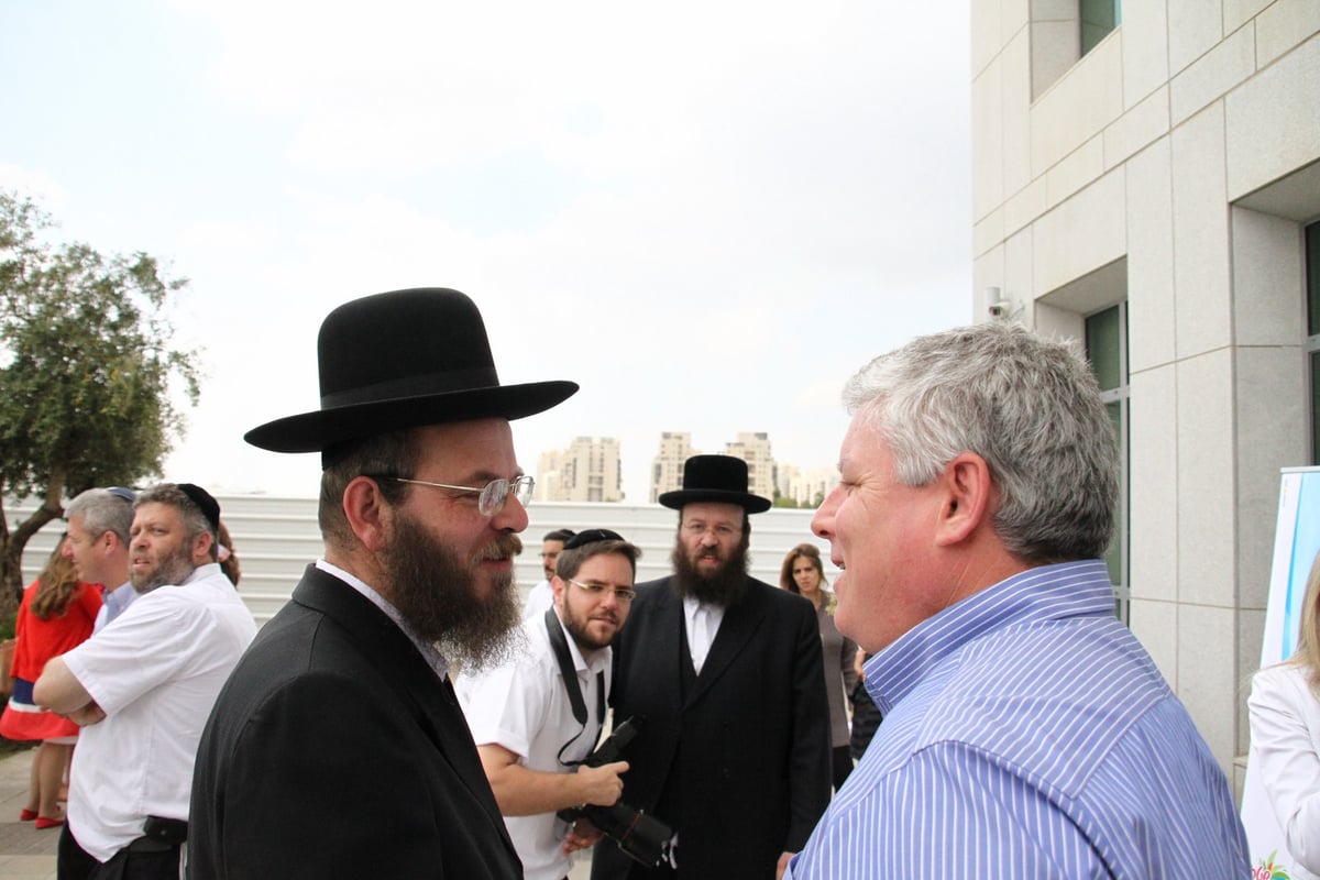 ארץ זבת חלב: "שטראוס מהדרין" מתרחב