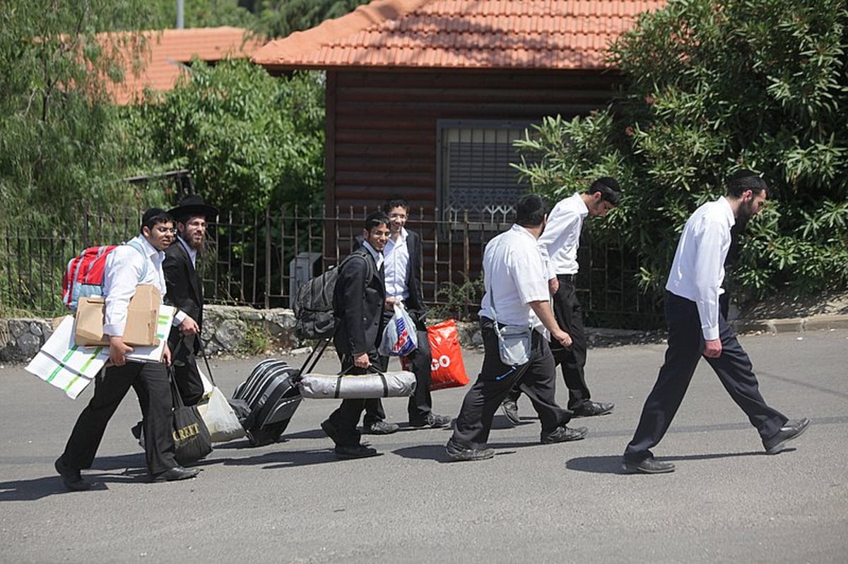 הנהירה למירון: אלפים כבר הגיעו > גלריה