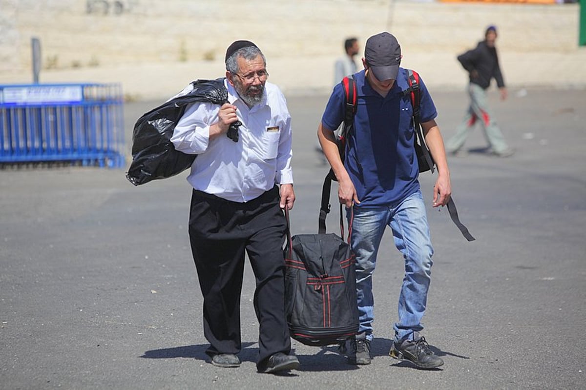 הנהירה למירון: אלפים כבר הגיעו > גלריה